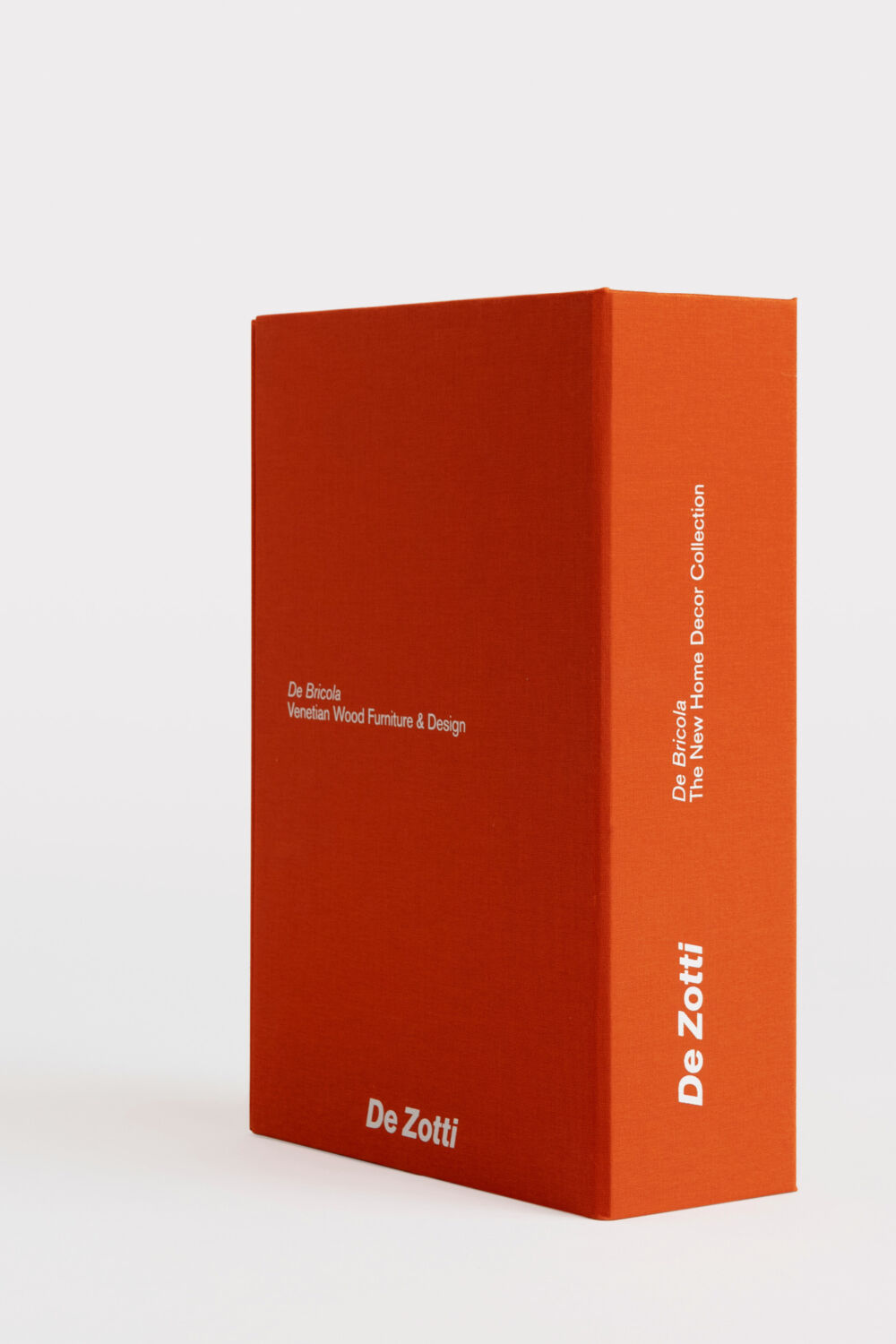 Catalogo collezione De Bricola di De Zotti graphic design Tommaso Gentile, Bottega Artemia