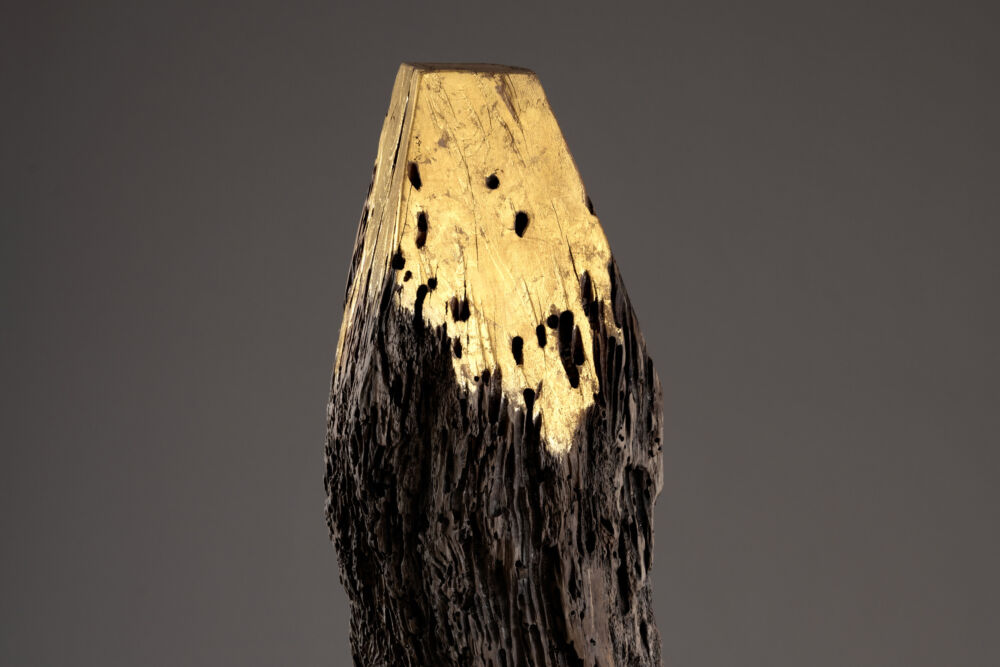 La Bricola sculpture by Tommaso Gentile gold leaf from venice on bricola wood